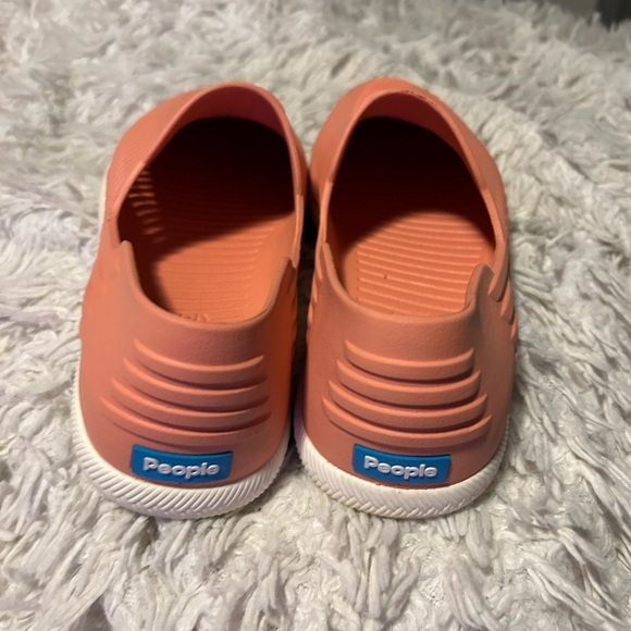 People footwear vegan approved men size 9 coral 👠WN - Picture 3 of 4